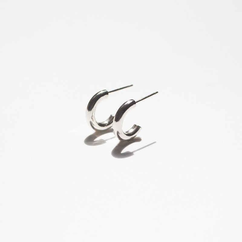 925 Silver C Hoop Earrings (S) / Christmas gift - ต่างหู - เงินแท้ สีเงิน
