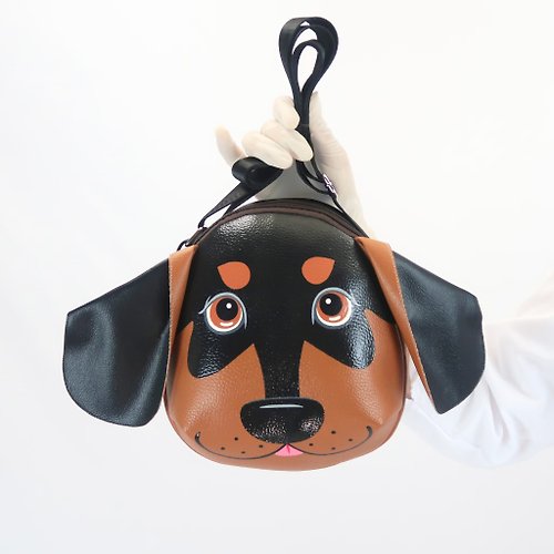 pipo89-dogs-cats Dachshund crossbody bag is compact for carrying mobile phones, other essentials.
