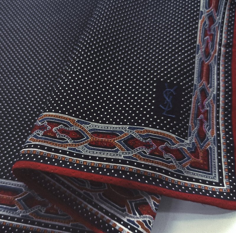 Yves Saint Laurent Vintage Handkerchief Motif Polka Dot Black 19 x 18 inches. - 手帕 - 棉．麻 紅色