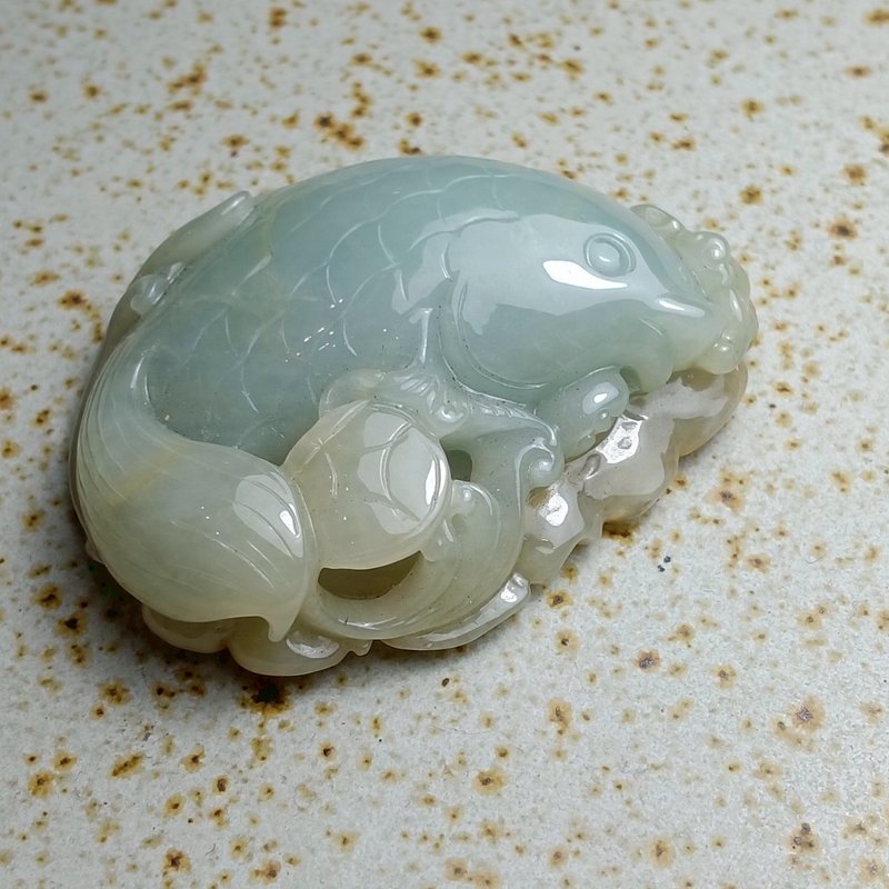 J0102天然翡翠A貨 . 冰糯秋香黃綠胖錦鯉.錦上添花.掛飾. - 擺飾/家飾品 - 玉石 