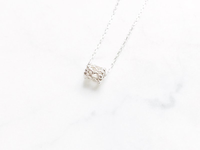 ::Classic Series :: Lace Cutout Silver Tube Low Light Cut Clavicle Chain - สร้อยคอทรง Collar - เงินแท้ 