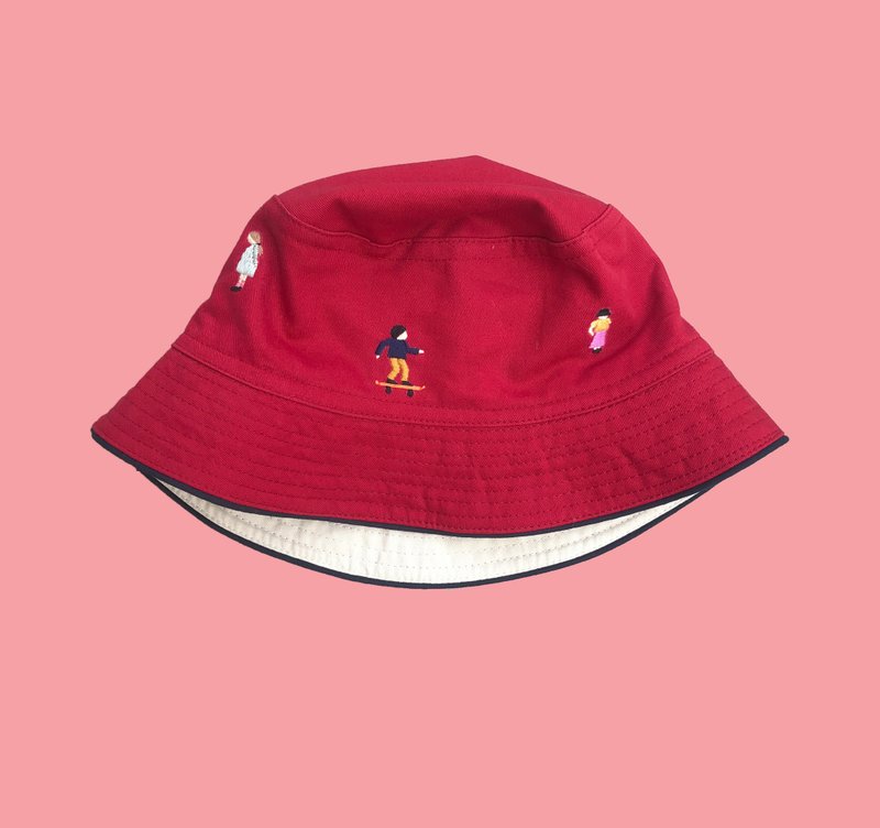 หมวก Bucket Hats / ลายกลิ่นจิตวิญญาณวัยเยาว์ที่เราคิดถึง - หมวก - ผ้าฝ้าย/ผ้าลินิน สีแดง