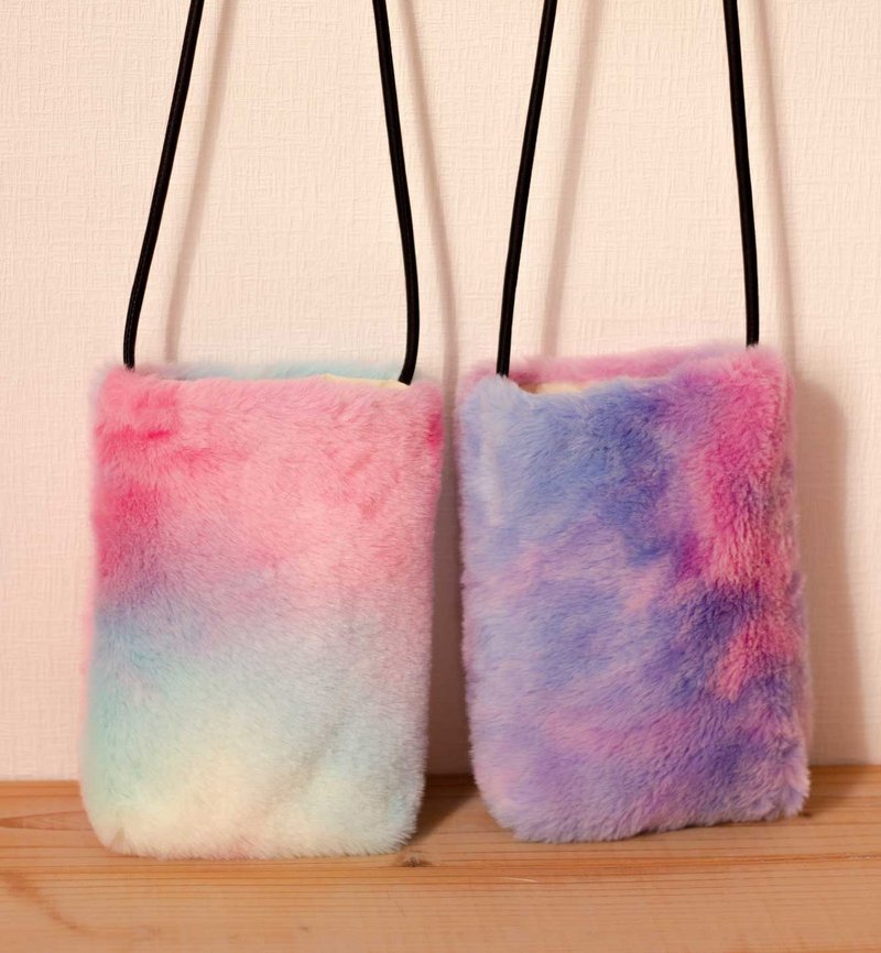 Fur Smartphone Pouch Shoulder Bag Sacoche Tie-dye Pattern - กระเป๋าแมสเซนเจอร์ - วัสดุอื่นๆ หลากหลายสี