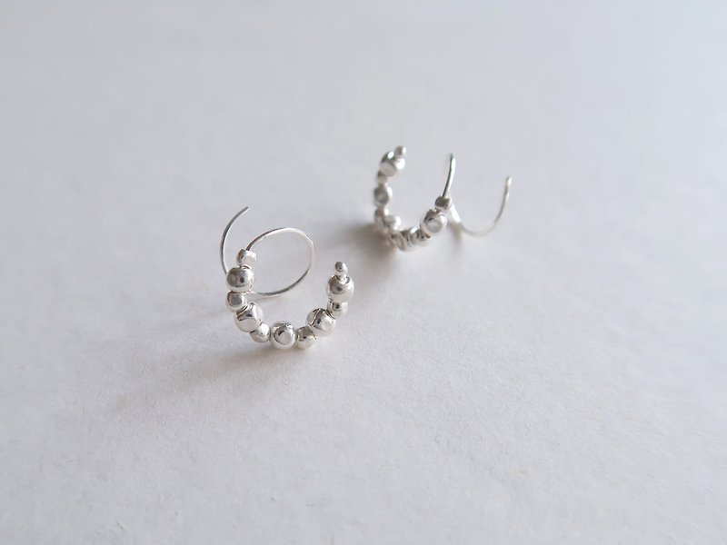 Pair of 925 sterling silver irregular hoop earrings - ต่างหู - เงินแท้ ขาว