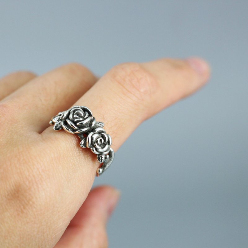 s925純銀戒指-玫瑰相依 Roses Ring - 戒指 - 純銀 銀色