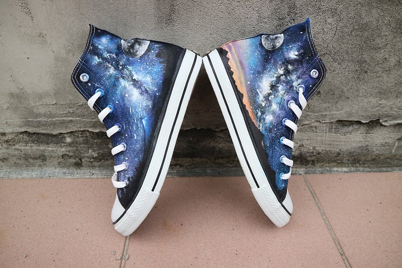 [Hand-painted starry sky] Strong, gentle and inclusive Xinghai original painting hand-painted shoes waterproof custom - รองเท้าลำลองผู้หญิง - วัสดุกันนำ้ หลากหลายสี