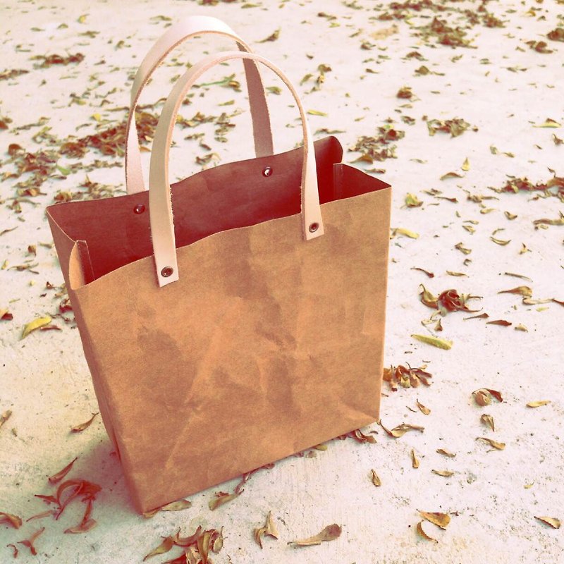 手提包 Shopping Bag Small : Tyvek and Kraft paper bag /防水 /抗撕破 /牛皮紙 /日常包款 - กระเป๋าถือ - กระดาษ สีนำ้ตาล