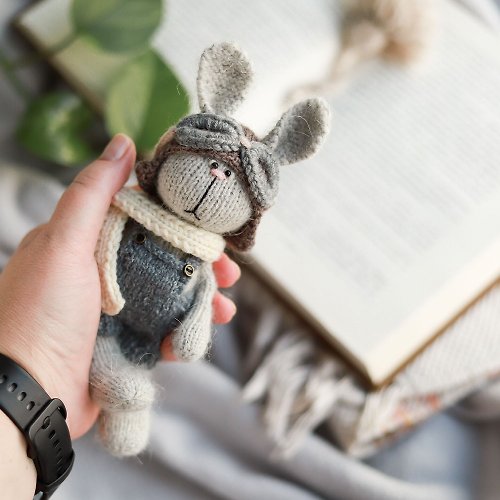 Cute Knit Toy Knitted rabbit aviator pattern. Amigurumu bunny tutorial.