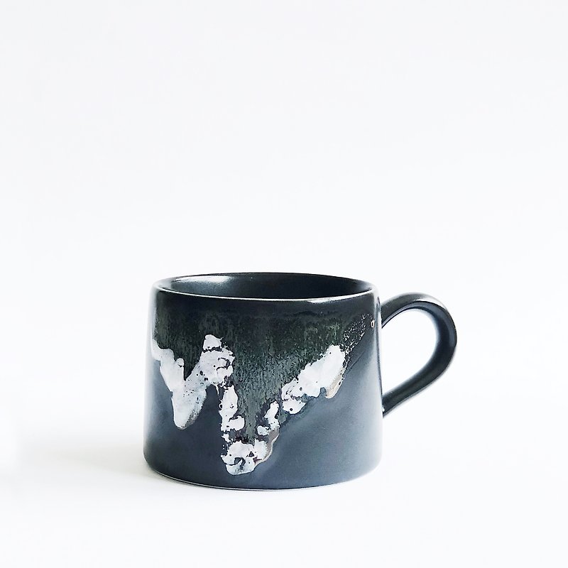 窯變釉手作陶瓷馬克杯－流釉黑 - 咖啡杯/馬克杯 - 陶 黑色