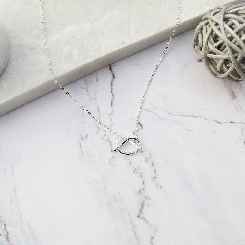 [Handmade custom silver jewelry] careful knot | biscuit bow handmade sterling silver necklace | 囡仔 - Necklaces - Sterling Silver Silver