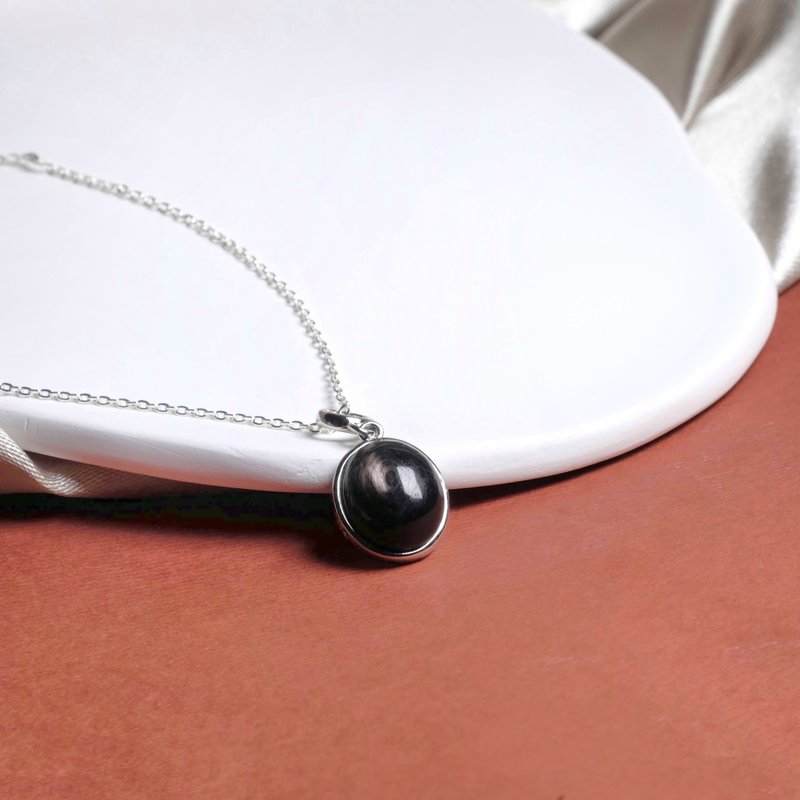 ゴールデンラックストーンペンダントネックレス付きブラックとシルバーのライン石非常に幸運と邪悪 - ネックレス - クリスタル ブラック