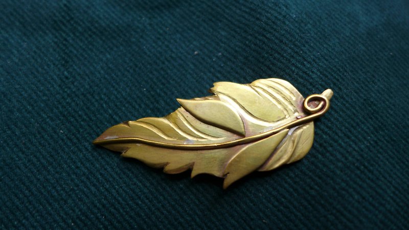 黄金の羽 - ブローチ - 銅・真鍮 ゴールド