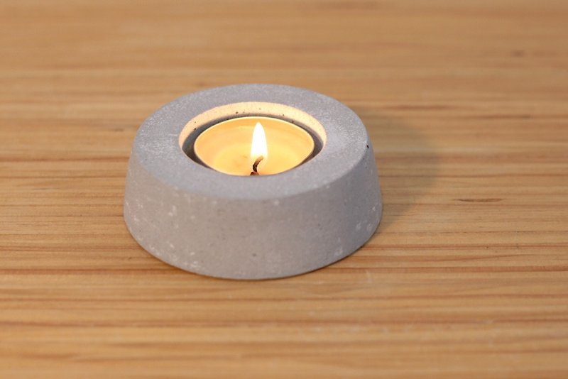 Minimalist round candlestick - Candles & Candle Holders - Cement 
