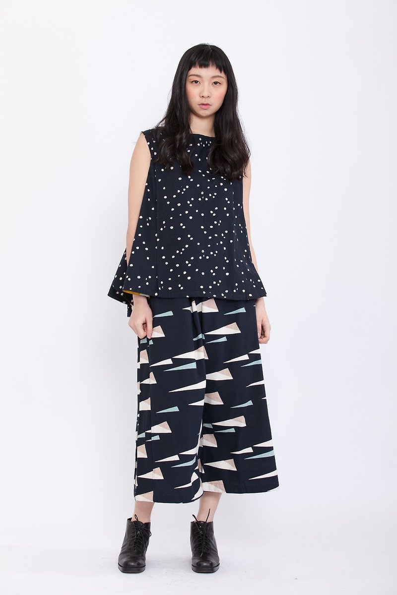 Geometric folding wide pants _ deep Lin Qichuan _ fair trade - Women's Pants - Cotton & Hemp Black