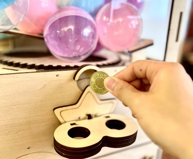 Workshop(s)】Big wooden large-scale coin-operated gashapon machine -  handmade with 25 gashapon, customized for 1 person per class - Shop Fun- Maker design Woodworking / Bamboo Craft - Pinkoi