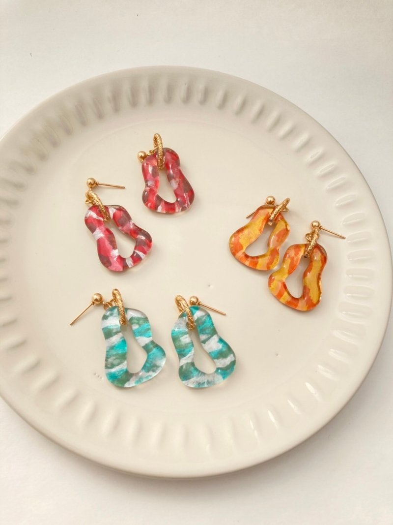 Wavy earrings hoop earrings watercolor hand-drawn plump simple resin - ต่างหู - เรซิน หลากหลายสี