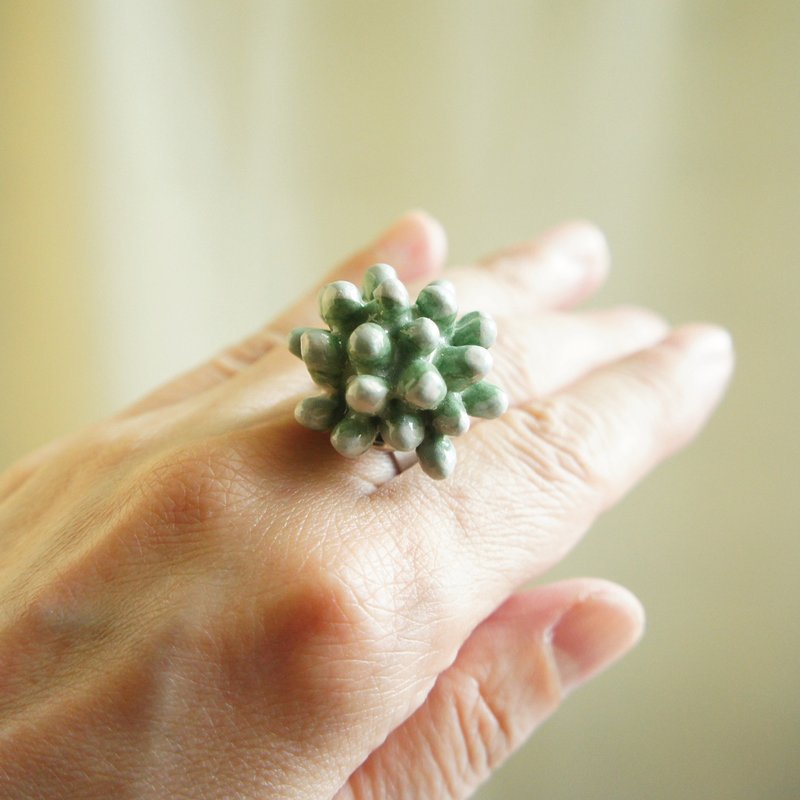 Lovely Japanese porcelain clay [succulent cactus ring, type A white dot] the size of the ring is adjustable - แหวนทั่วไป - ดินเผา สีเขียว