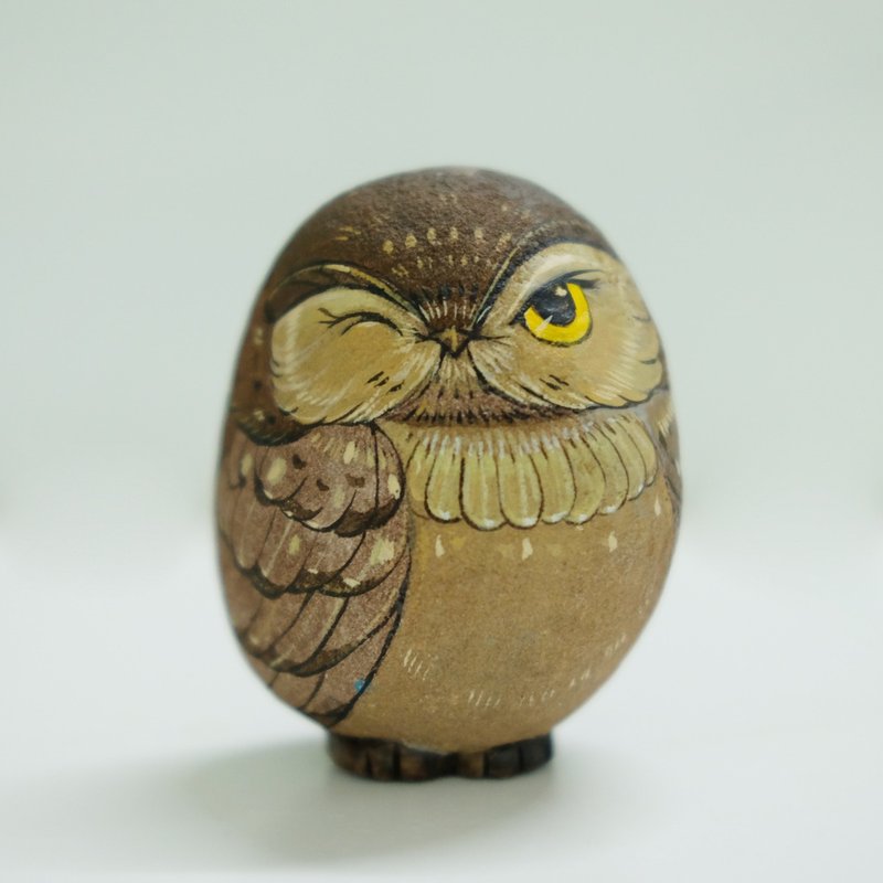 Owl stone painting, Original art,Stone Art Paint by Acrylic Colour, Unique. - ของวางตกแต่ง - วัสดุกันนำ้ สีนำ้ตาล
