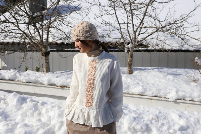 Rose Gold and white pure linen embroidered lace long-sleeved top - เสื้อผู้หญิง - ผ้าฝ้าย/ผ้าลินิน 