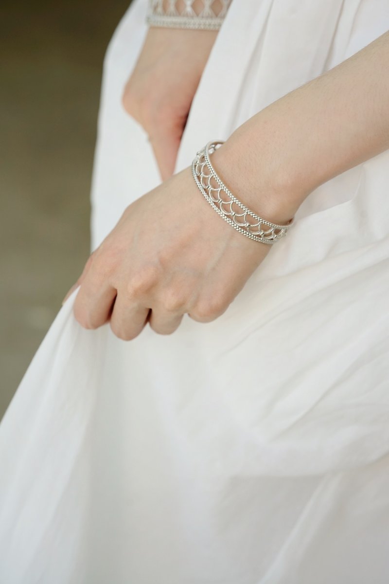 Lace Collection 2.0 Silver Openwork Fish Scale Bracelet - สร้อยข้อมือ - เงิน 