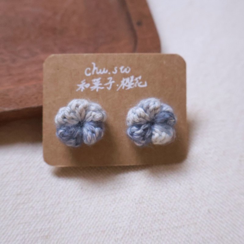 限定款-和菓子 櫻花耳環02/丹寧漸層/低敏材質 - 耳環/耳夾/耳骨夾 - 棉．麻 藍色