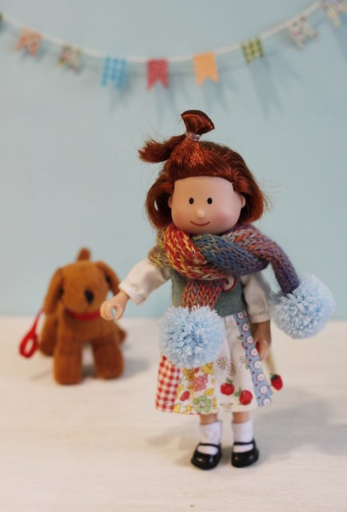 熊腳丫手作雜貨屋Bear's Paw 手工編織日本進口美麗諾羊毛段染娃用圍巾(水藍色毛球款)