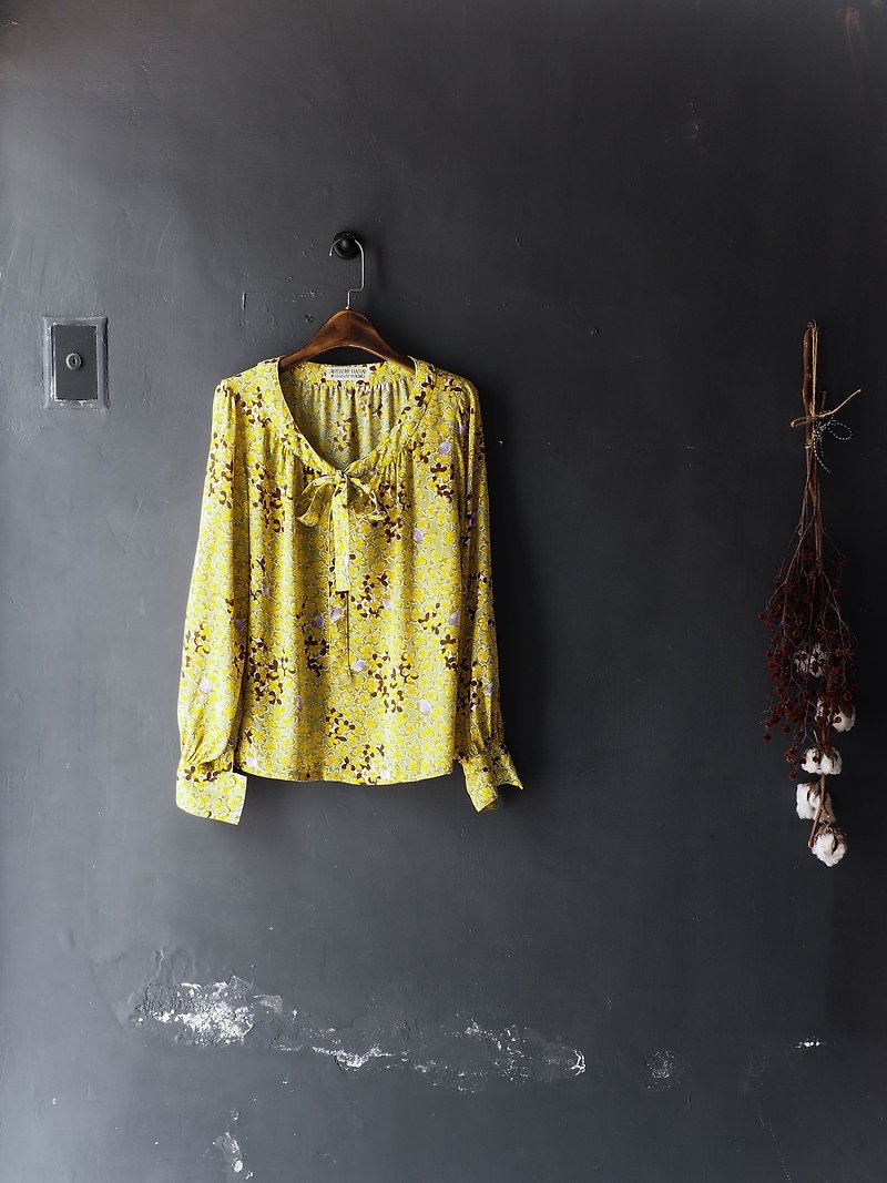 River Hill - Hyogo Autumnal Embroidery Discount Antiques Sense Spinning Shirt Top shirt oversize vintage - เสื้อเชิ้ตผู้หญิง - เส้นใยสังเคราะห์ สีเหลือง