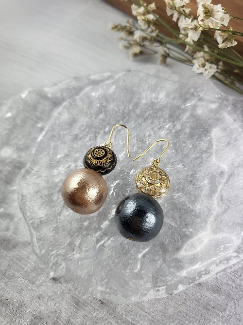 mininamix Asymmetrical Two Tier Earrings - Cotton pearls & beads (black | beige)