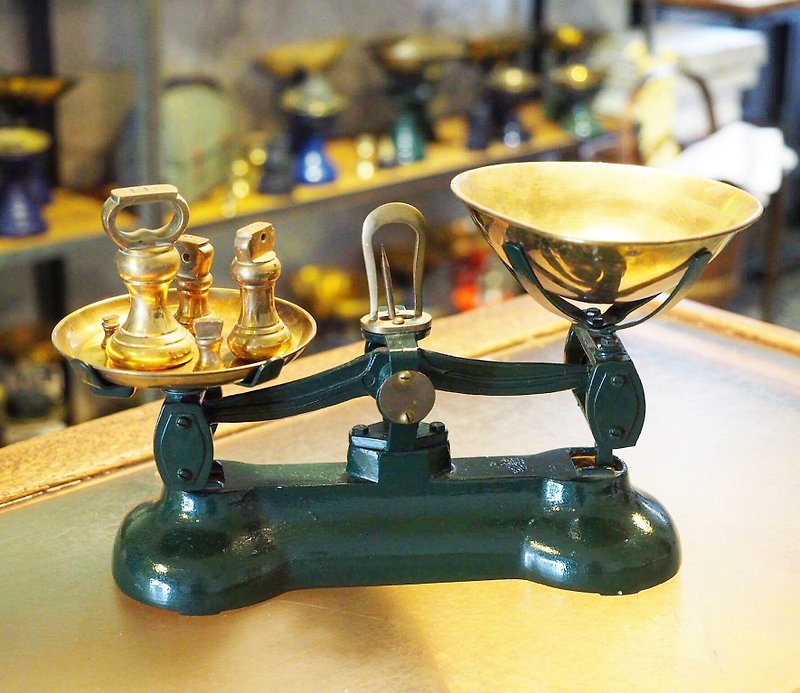 British made Librasco green cast iron balance scales in the 1940s - Cookware - Other Metals 