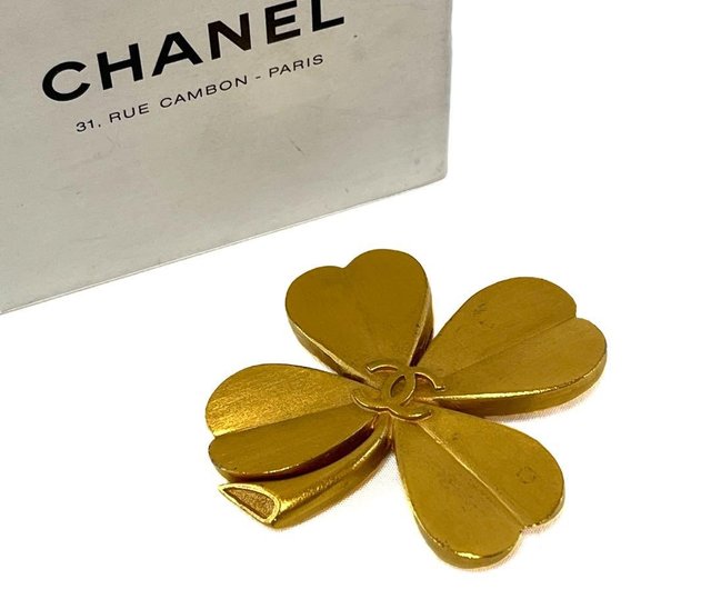 美品 CHANEL シャネル ココマーク 丸型 ヴィンテージ ブローチ 楽天市場】CHANEL シャネル ブローチ ヴィンテージ トリプルココ