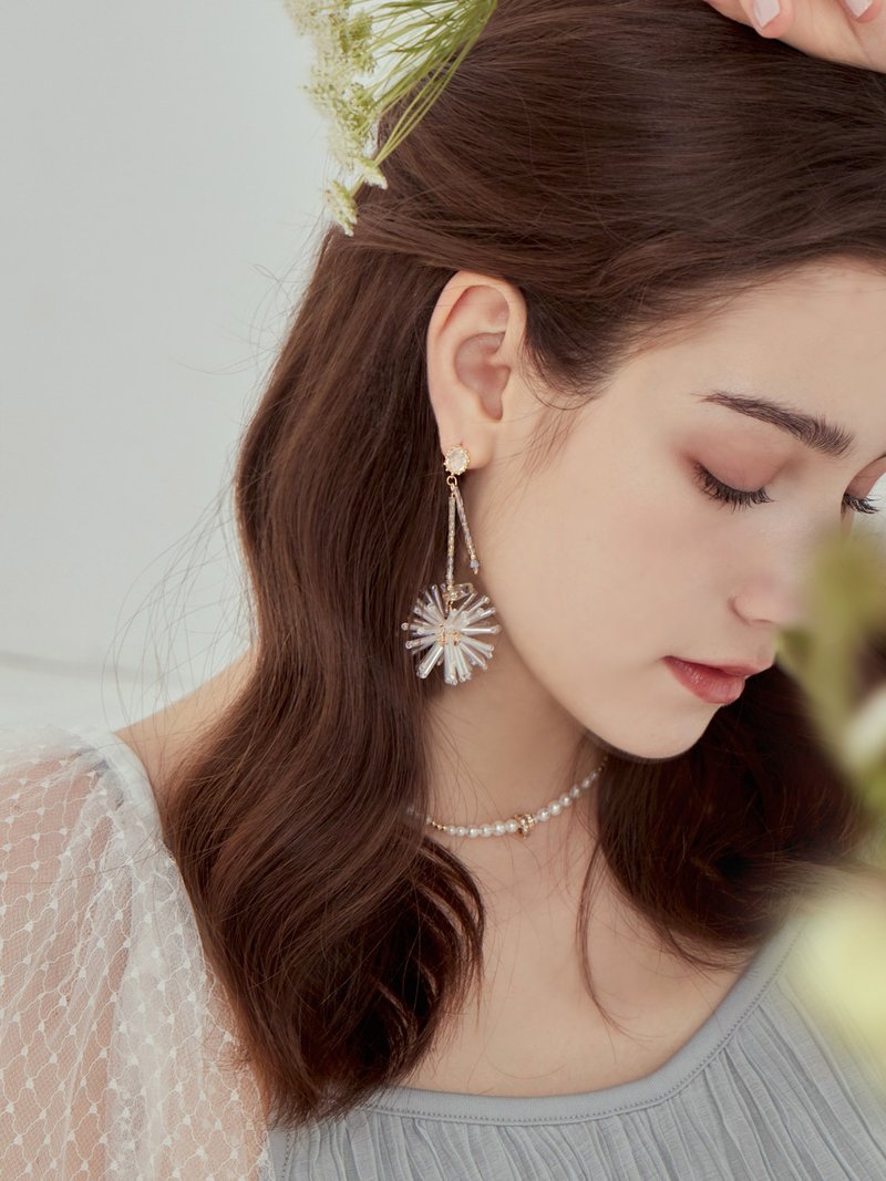 Walking in the clouds. MUCHAT handmade 14+18KGP crystal fireworks ball sterling silver needle earrings - ต่างหู - โลหะ ขาว