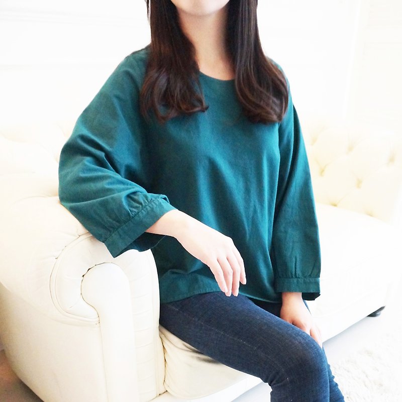 【柒 Wu eight 〇 MIT】 cotton wide-sleeved shirt (green) - Women's Tops - Paper Green