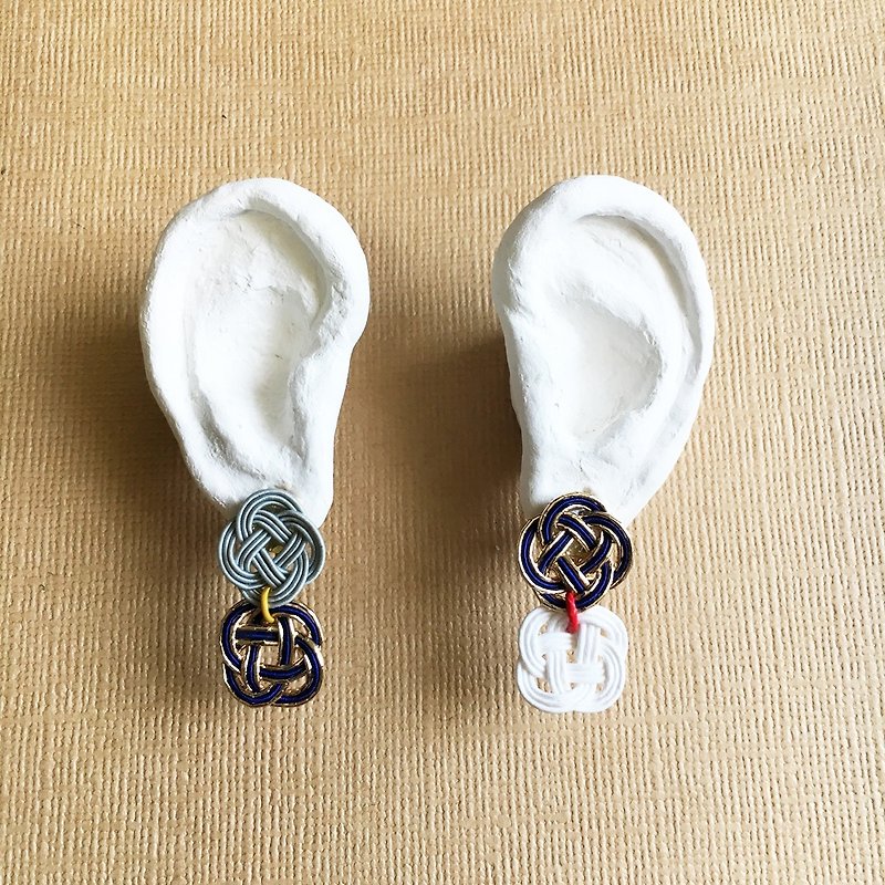 Mizuhiki asymmetry earrings ーRape blossomsー Navy×Gold - ต่างหู - กระดาษ 