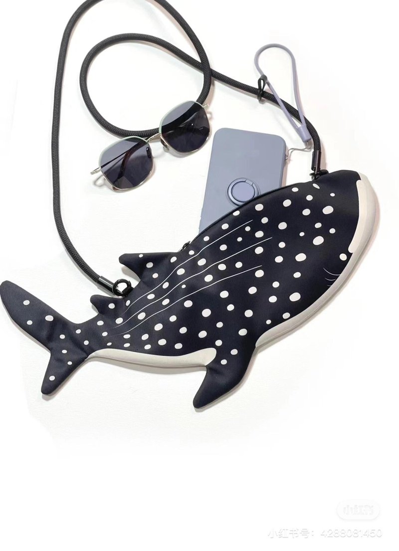 Original Design - Whale Shark Crossbody Bag | Original White-Tipped Whale Shark - กระเป๋าแมสเซนเจอร์ - ผ้าฝ้าย/ผ้าลินิน 