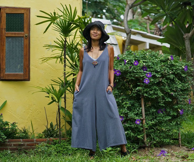 Beautiful gray cotton overall for women with pocket. Elegant and comfortable - 吊帶褲/連身褲 - 其他材質 