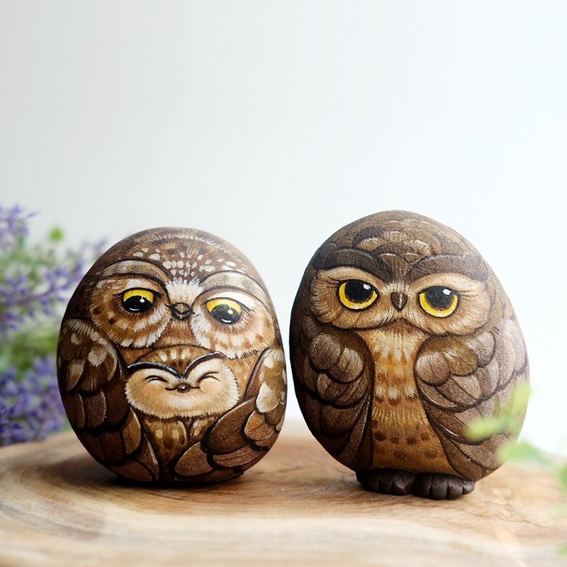 Owls family stone painting. - ตุ๊กตา - หิน สีนำ้ตาล