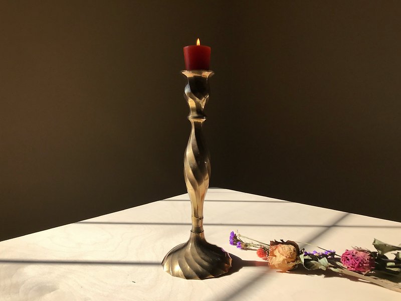 Lilli brass candlestick - เทียน/เชิงเทียน - ทองแดงทองเหลือง สีทอง