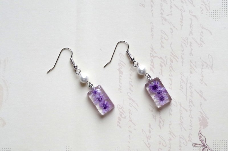 Resin art flower and cotton pearl earrings, purple and Silver - ต่างหู - เรซิน สีม่วง