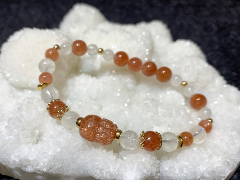 Fast shipping natural moonstone bracelet gold sun Pixiu bracelet 14kgf bracelet - สร้อยข้อมือ - คริสตัล หลากหลายสี