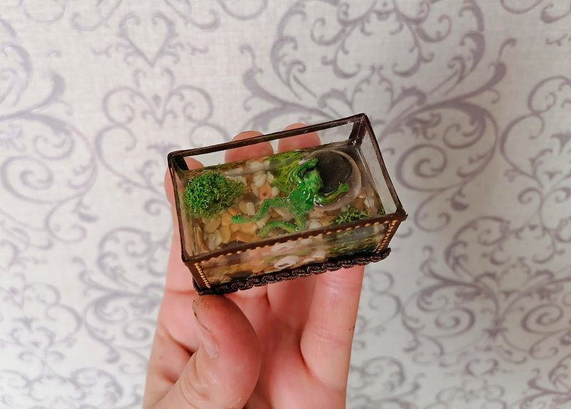 1:12 scale.Terrarium. Aquarium with a frog. Puppet miniature. - ตุ๊กตา - วัสดุอื่นๆ 