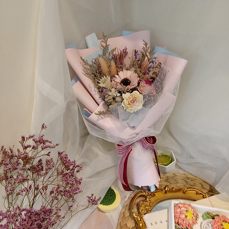 甜蜜粉藍索拉乾燥花束/生日禮物/畢業花束/拍照道具 - 乾花/永生花 - 植物．花 粉紅色
