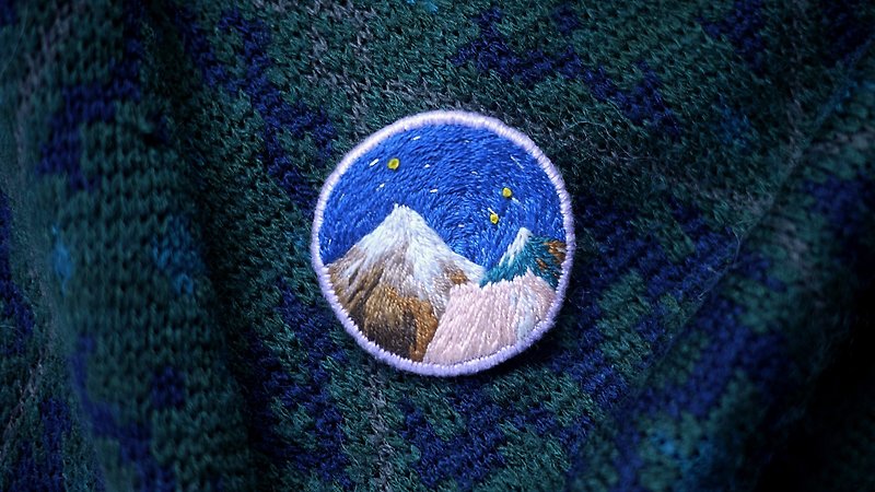 [Quiet night] Hand embroidery/brooch/gift - เข็มกลัด - งานปัก 