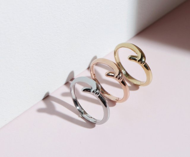 猫のリング- 尻尾を追いかける手 - ショップ Miestilo リング