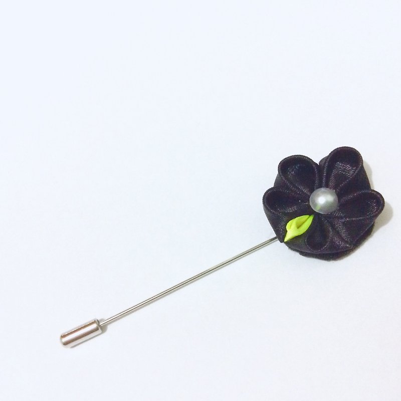 Kanzashi black yellow ribbon flower brooch - Brooches - Silk Black
