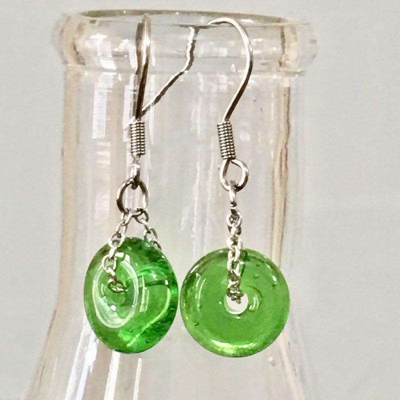 純色系列-鮮綠色透明琉璃珠耳環 - 耳環/耳夾 - 玻璃 綠色