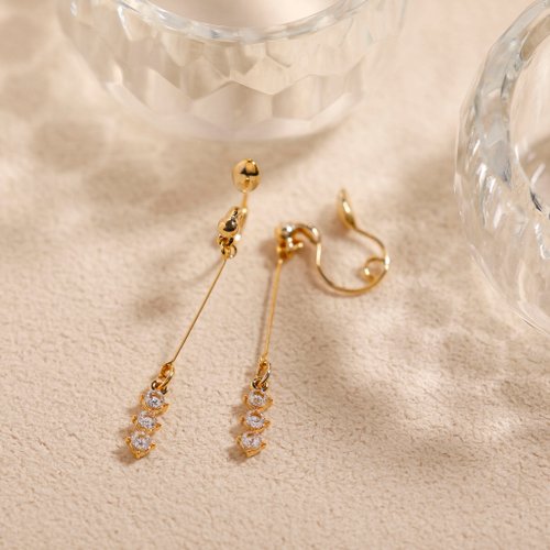 in the mirror 3stones loop-fit earring GD ループフィットイヤリング ゴールド キュービックジルコニアが揺れる ゴールド