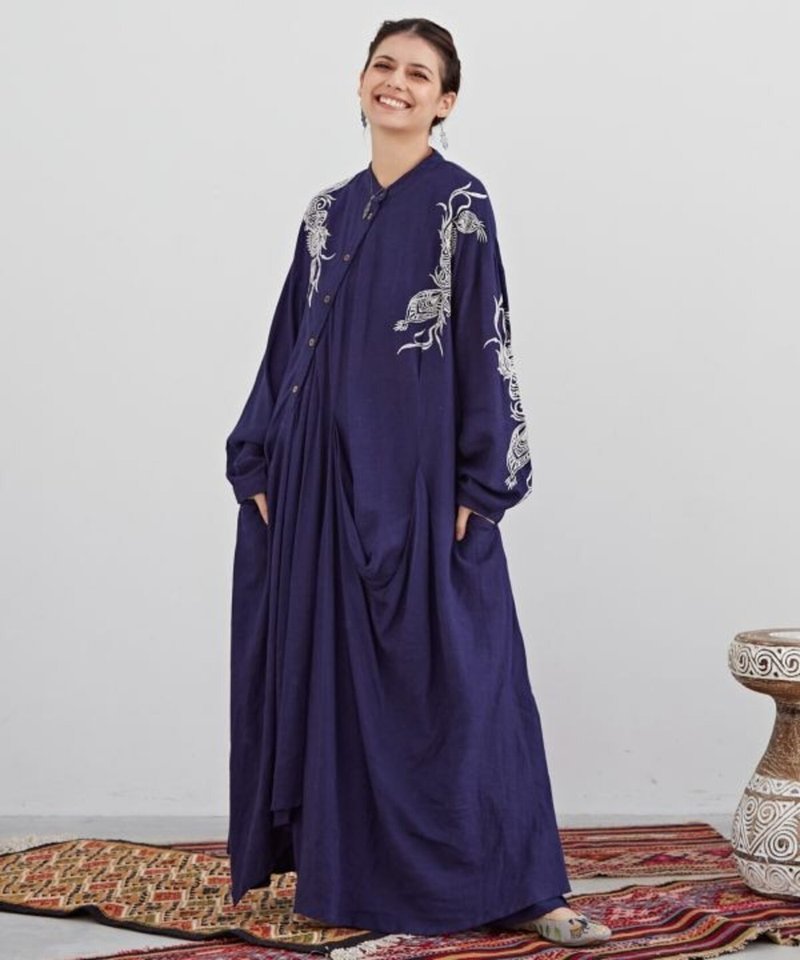 [Popular Pre-order] Henna Peacock Embroidery Asymmetric Long Shirt Dress (5 Colors) IAC-4110 - ชุดเดรส - วัสดุอื่นๆ หลากหลายสี