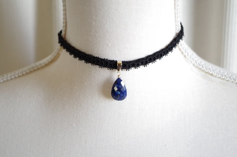 Tatting lace and velvet ribbon choker · lapis lazuli - Necklaces - Cotton & Hemp Black