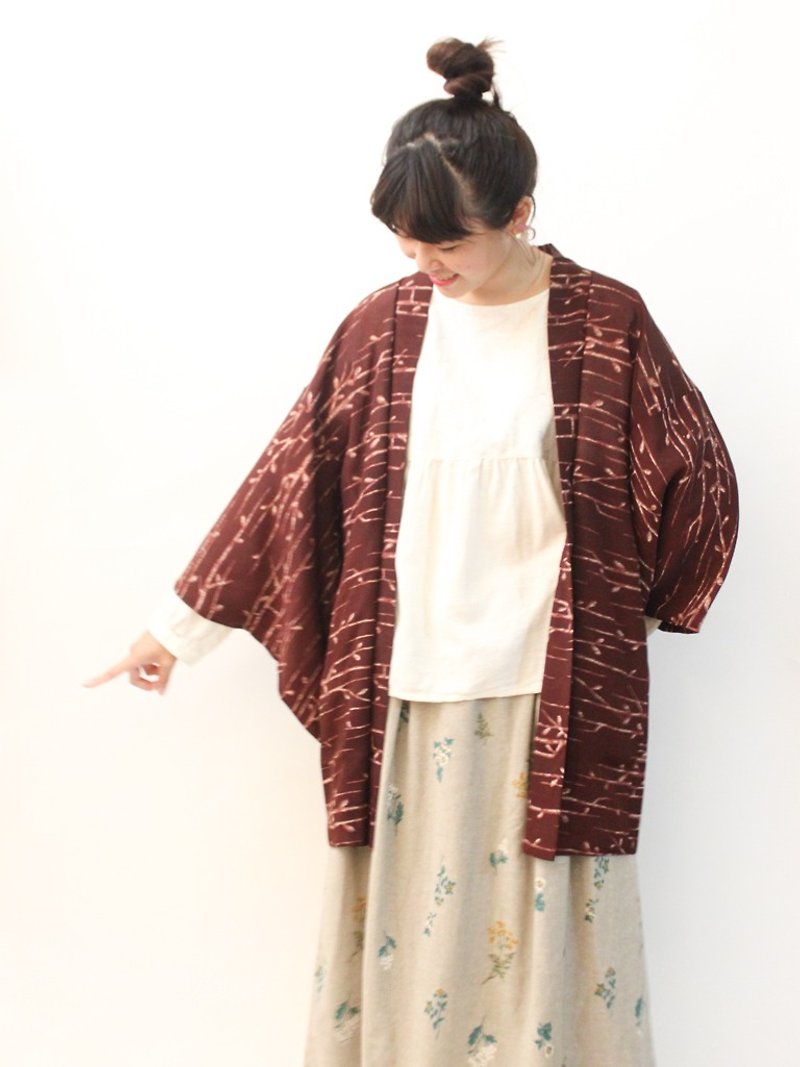 Vintage Japanese coffee palm leaf and wind print vintage feather kimono jacket blouse cardigan Kimono - เสื้อแจ็คเก็ต - เส้นใยสังเคราะห์ สีนำ้ตาล