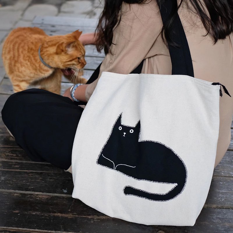 Pure handmade patchwork embroidery cute black cat ykk zipper black and white simple shoulder bag - Messenger Bags & Sling Bags - Cotton & Hemp 